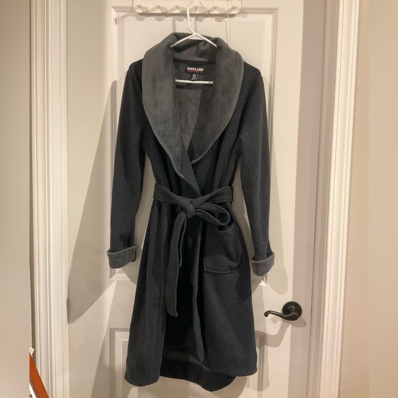 Kirkland Signature Women's Fleece Lined Robe - Picture 2 of 3